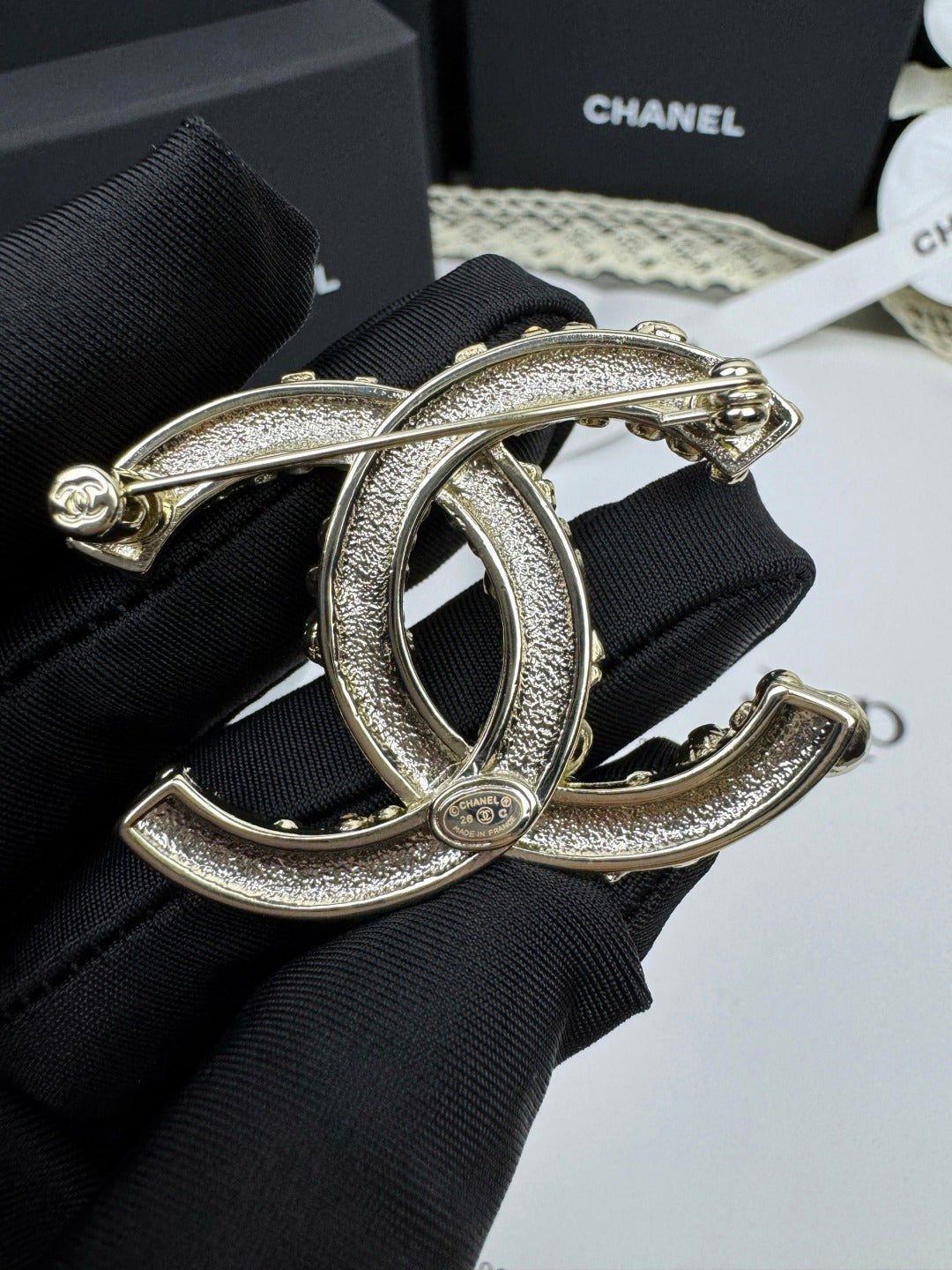 [Spark]26C Pink-White Enamel Ice Cream Cone Double C Brooch