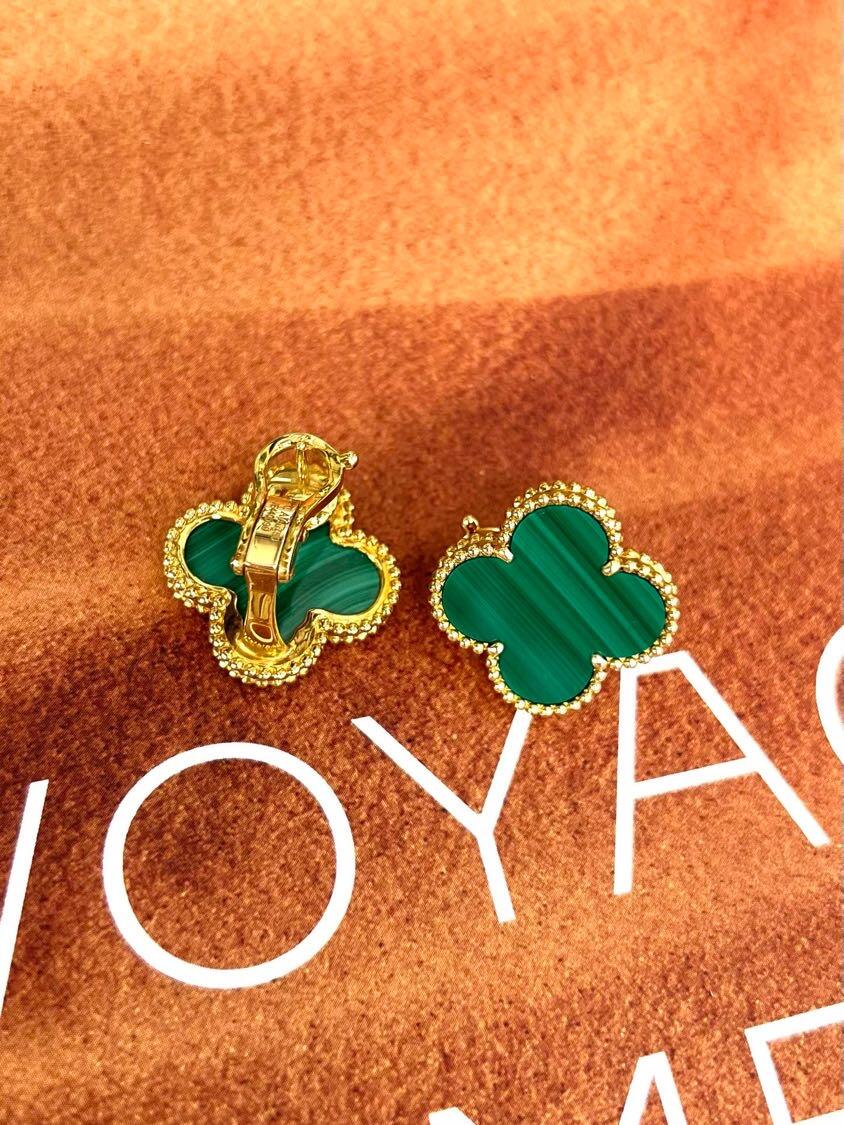 [Spark] CLOVER LARGE (20mm) 1 MOTIFS GREENER MOP STUD EARRINGS