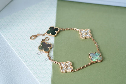 [Spark] CLOVER 5 MOTIF GRAY MOP BRACELET COLLECTION